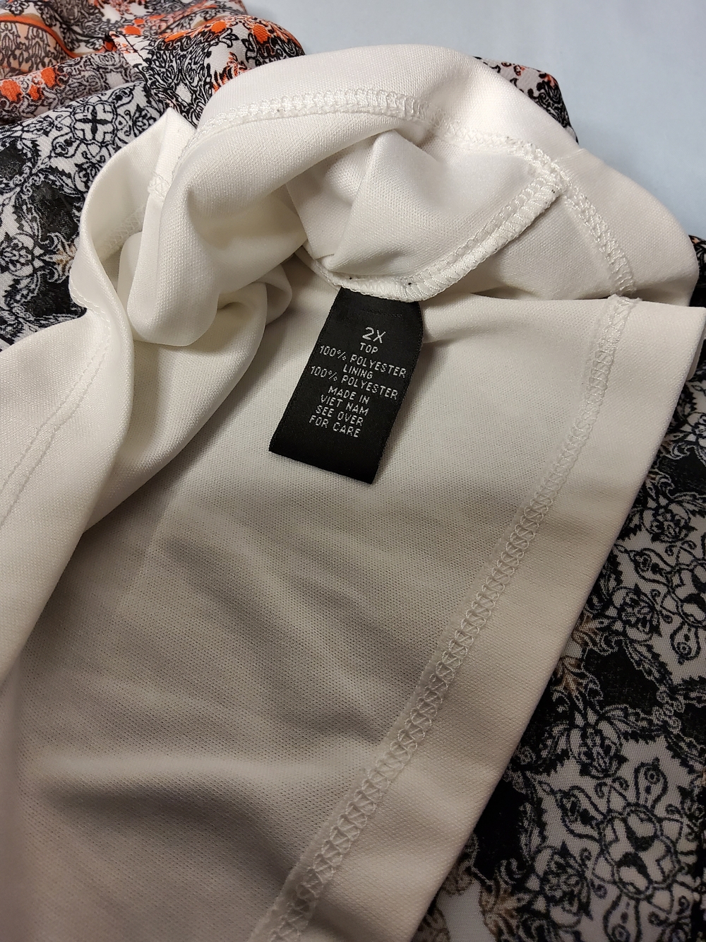 Alyx Coral and Black Printed Keyhole Camisole - Picture 5 of 6